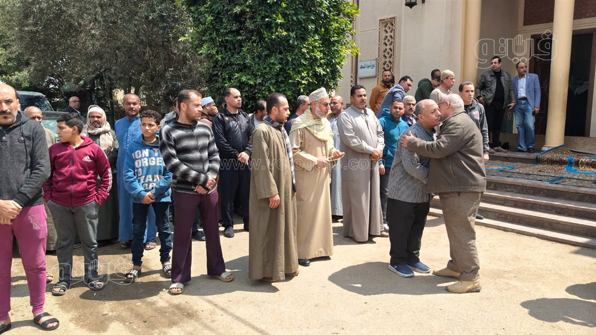 أهالي قرية انشاص الرمل يستقبلون المعزيين،فيتو