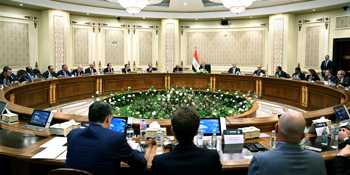 رئيس الوزراء يترأس مائدة مستديرة عالمية في 