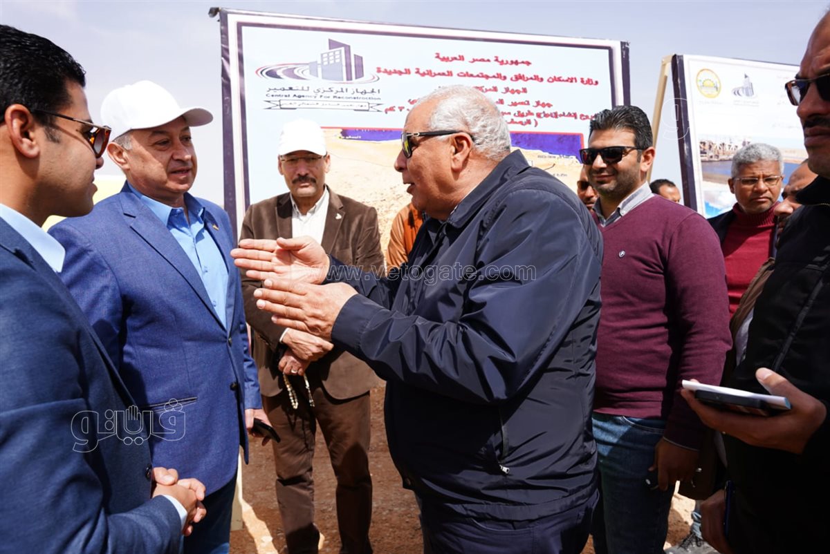محافظ مطروح يوجه بتشغيل النصف الخرسانى لطريق سيوة
