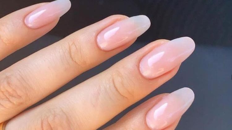 وصفات لعلاج اصفرار الأظافر
