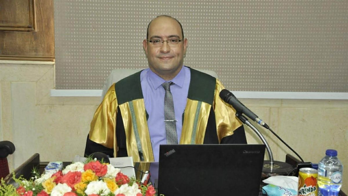 الدكتور احمد حمدى