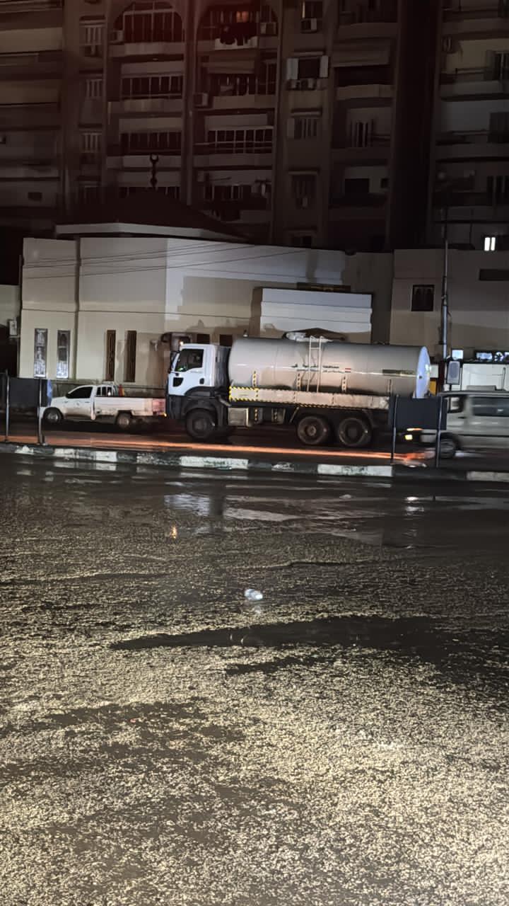 تعطيل الدراسة لم يوقف الجهود.. انتشار سيارات الكسح في الشوارع الرئيسية،فيتو