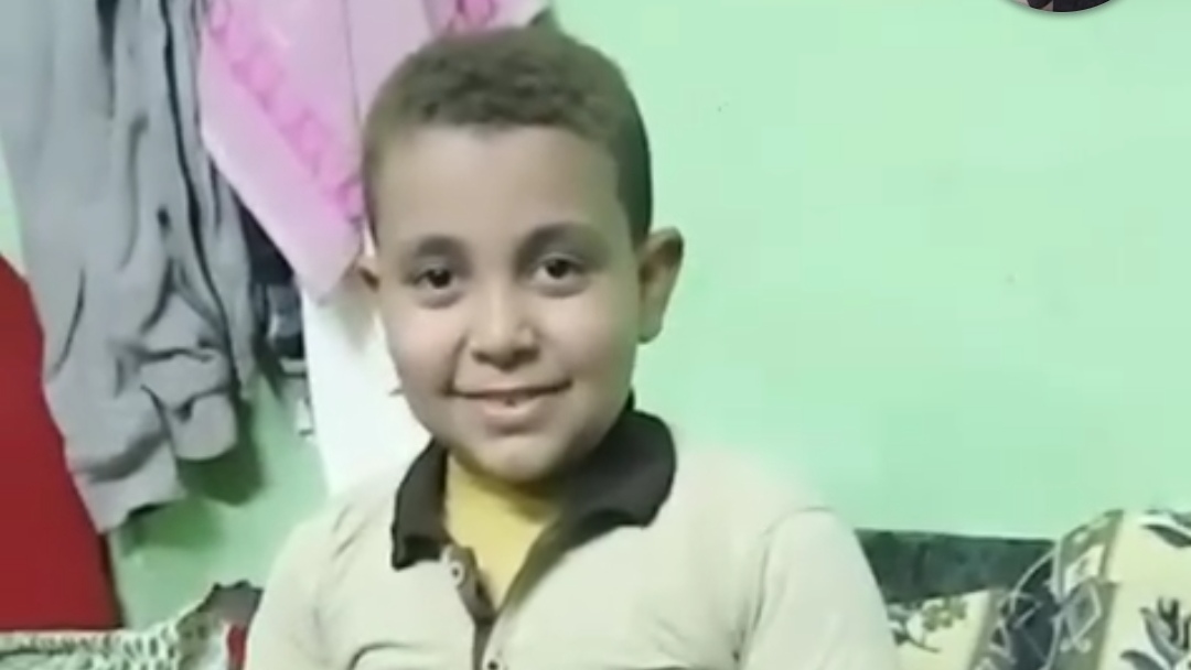 فيديو الطفل عصام في المنيا يثير التعاطف.. أم تستغيث بعد غياب شنطة مدرسية والطفل يخطف الأنظار