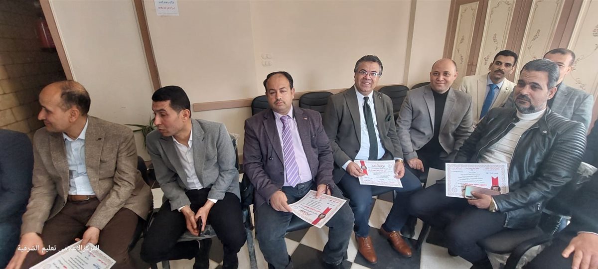 وكيل تعليم الشرقية يلتقى بمديرى مدارس المبادرة الرئاسية - فيتو