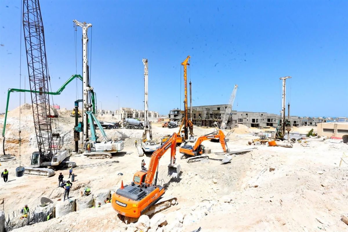 وزيرة الإسكان تتفقد مشروعات البحيرات الجنوبية 