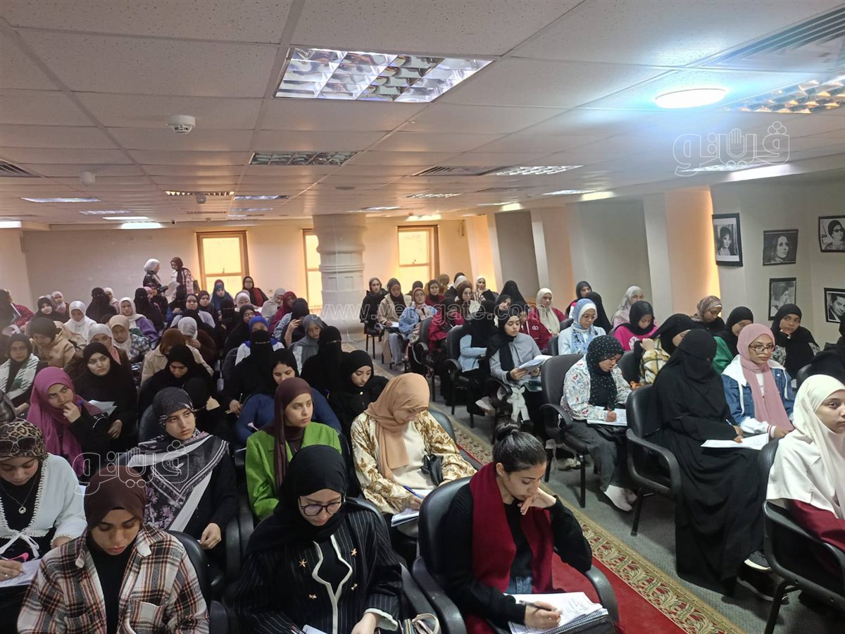 إقبال كثيف على المراجعات النهائية للثانوية العامة بمطروح