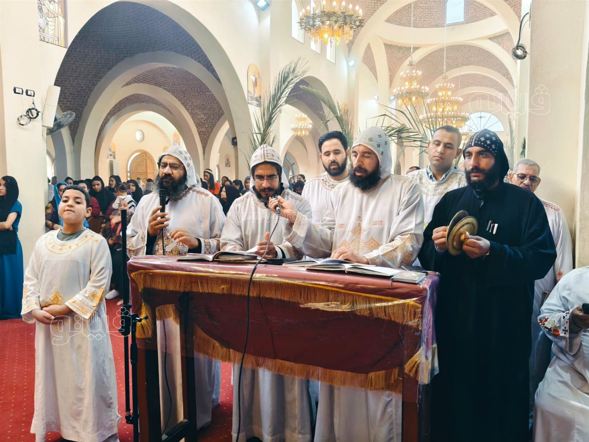 أقباط الأقصر يحتفلون بأحد الشعانين في دير الأنبا متاؤس الفاخوري