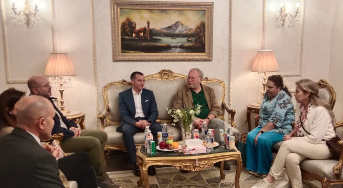 محافظ اسوان يستقبل الملك أحمد فؤاد الثانى