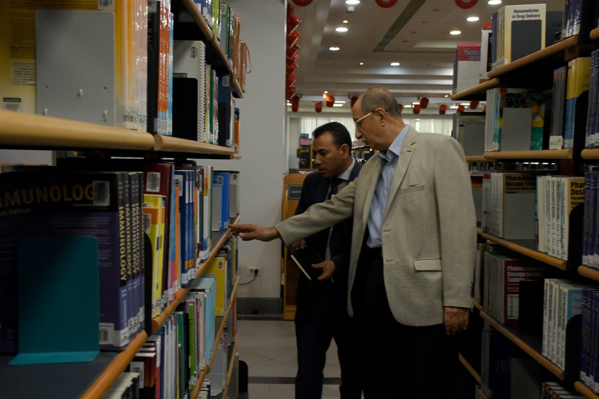 اختيار الدكتور صلاح حجازي مدير المكتبة المركزية بالجامعة الالمانية