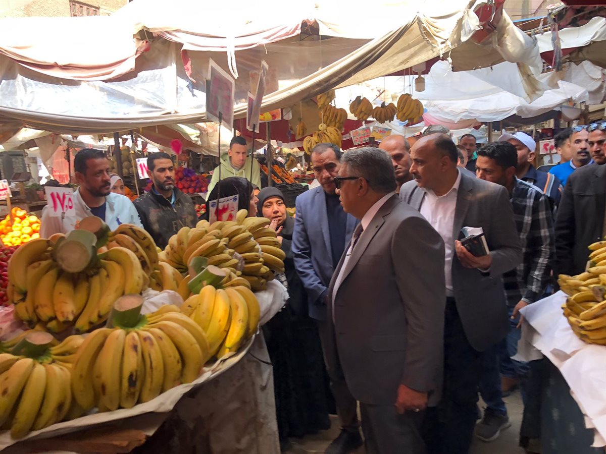محافظ الدقهلية يتفقد سوق 