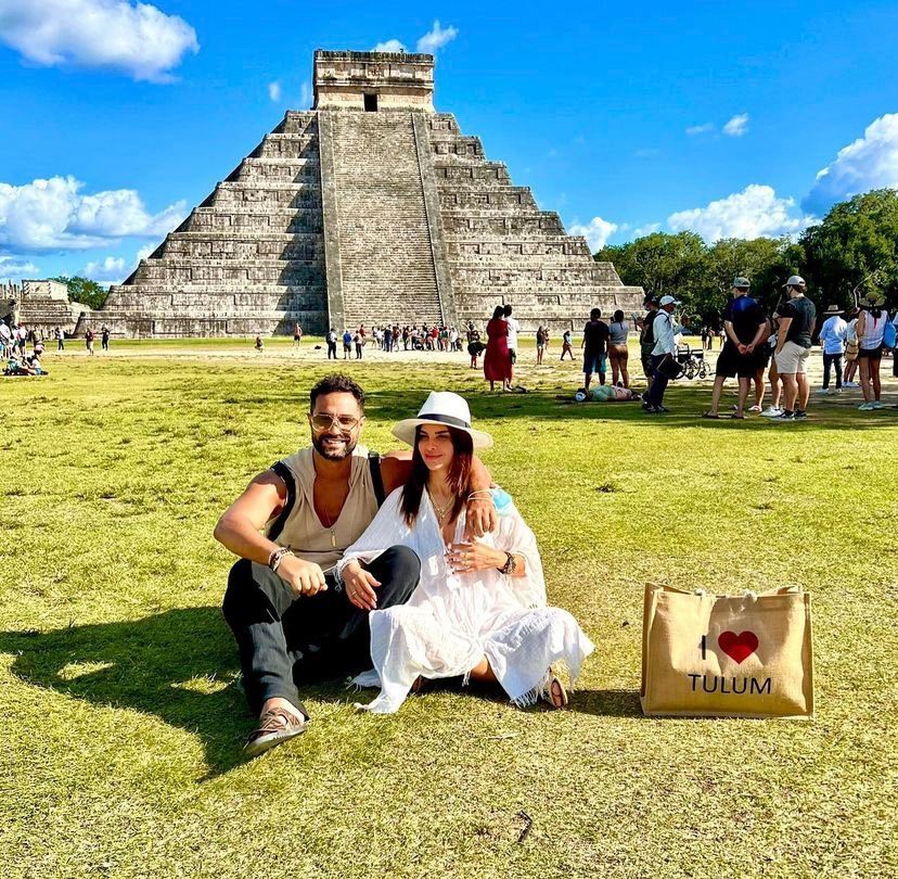 الفنان كريم فهمي وزوجته