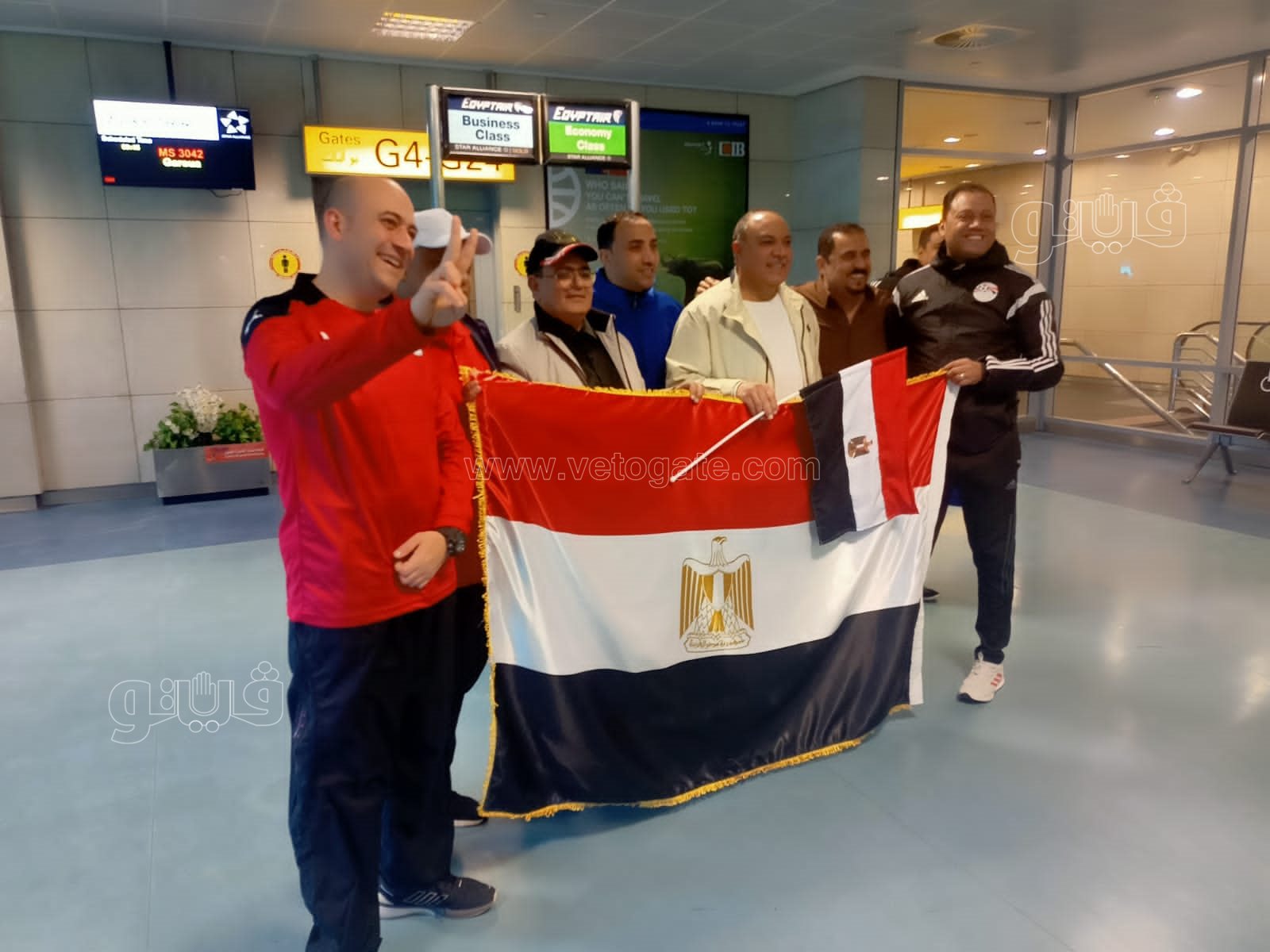 احتشاد الجماهير المصرية بمطار القاهرة للسفر للكاميرون لمساندة المنتخب