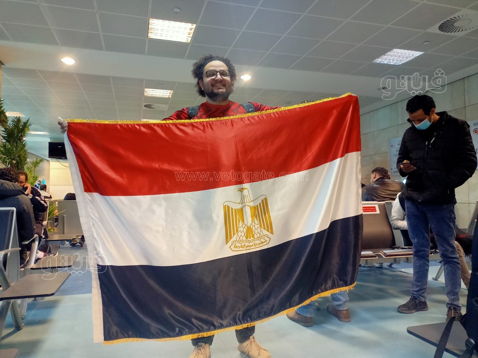 احتشاد الجماهير المصرية بمطار القاهرة للسفر للكاميرون لمساندة المنتخب8