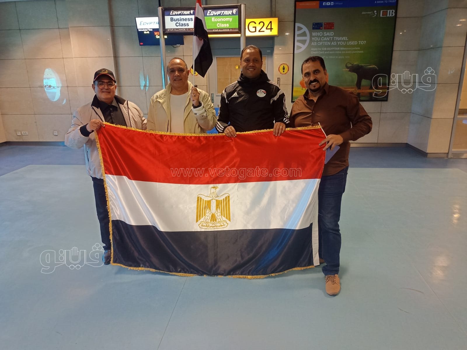 احتشاد الجماهير المصرية بمطار القاهرة للسفر للكاميرون لمساندة المنتخب9