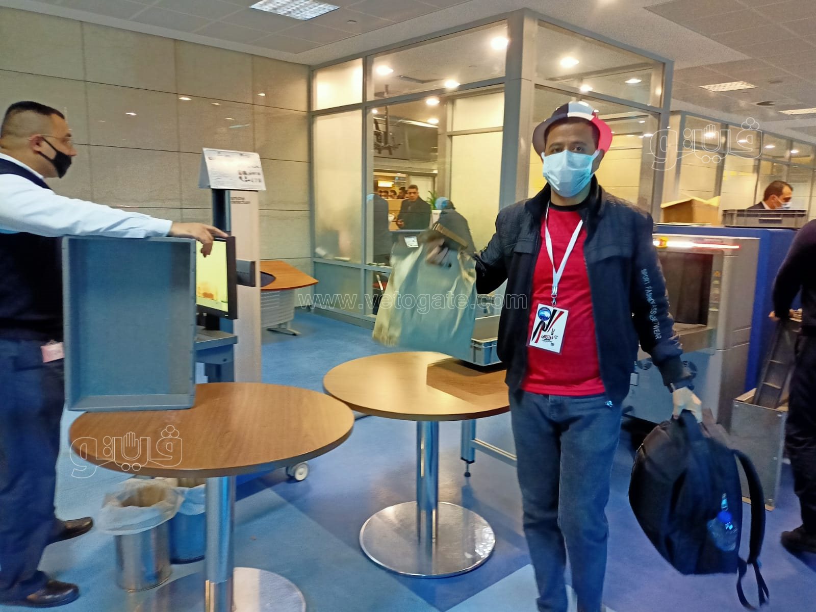 احتشاد الجماهير المصرية بمطار القاهرة للسفر للكاميرون لمساندة المنتخب10