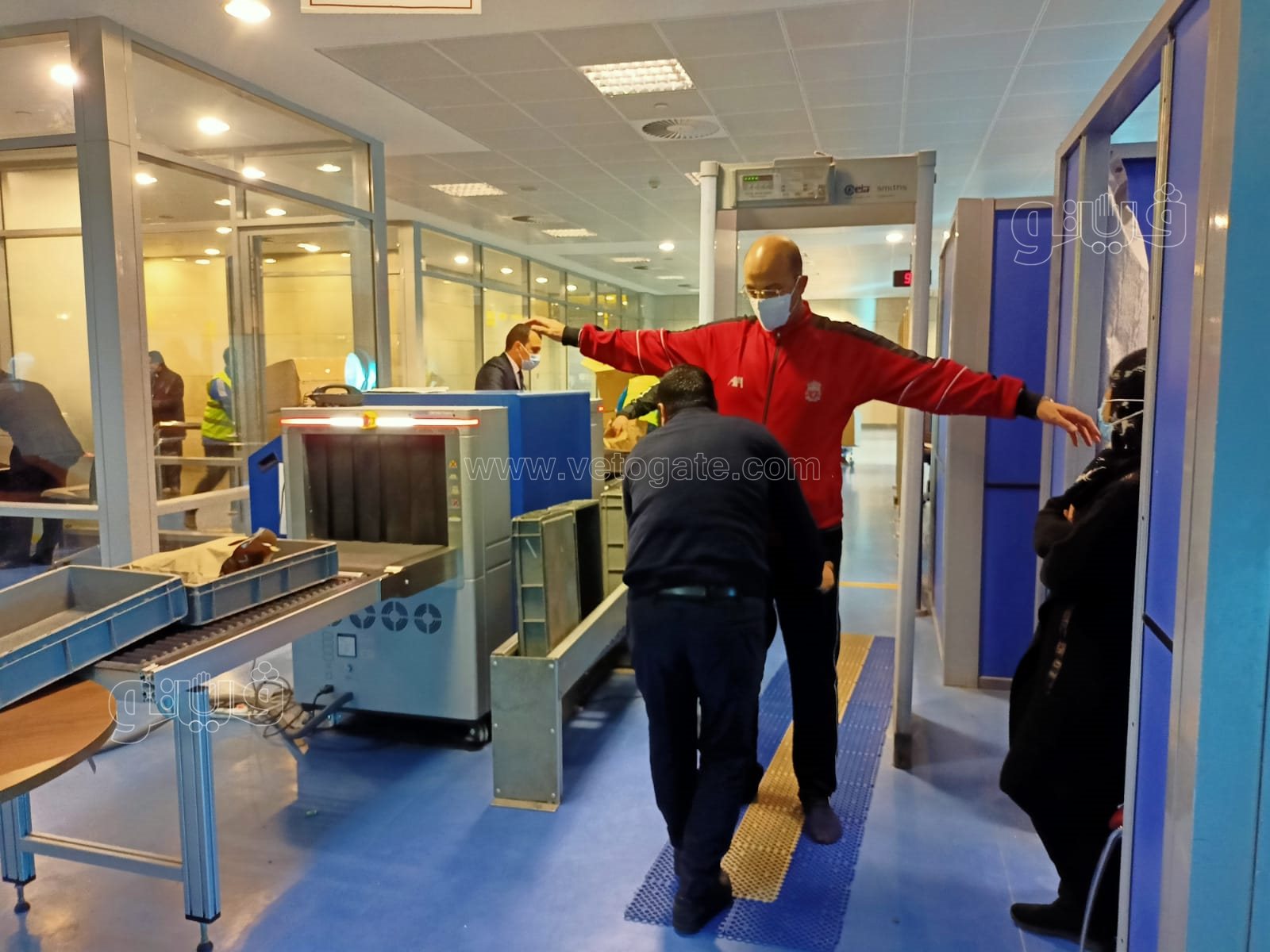 احتشاد الجماهير المصرية بمطار القاهرة للسفر للكاميرون لمساندة المنتخب11