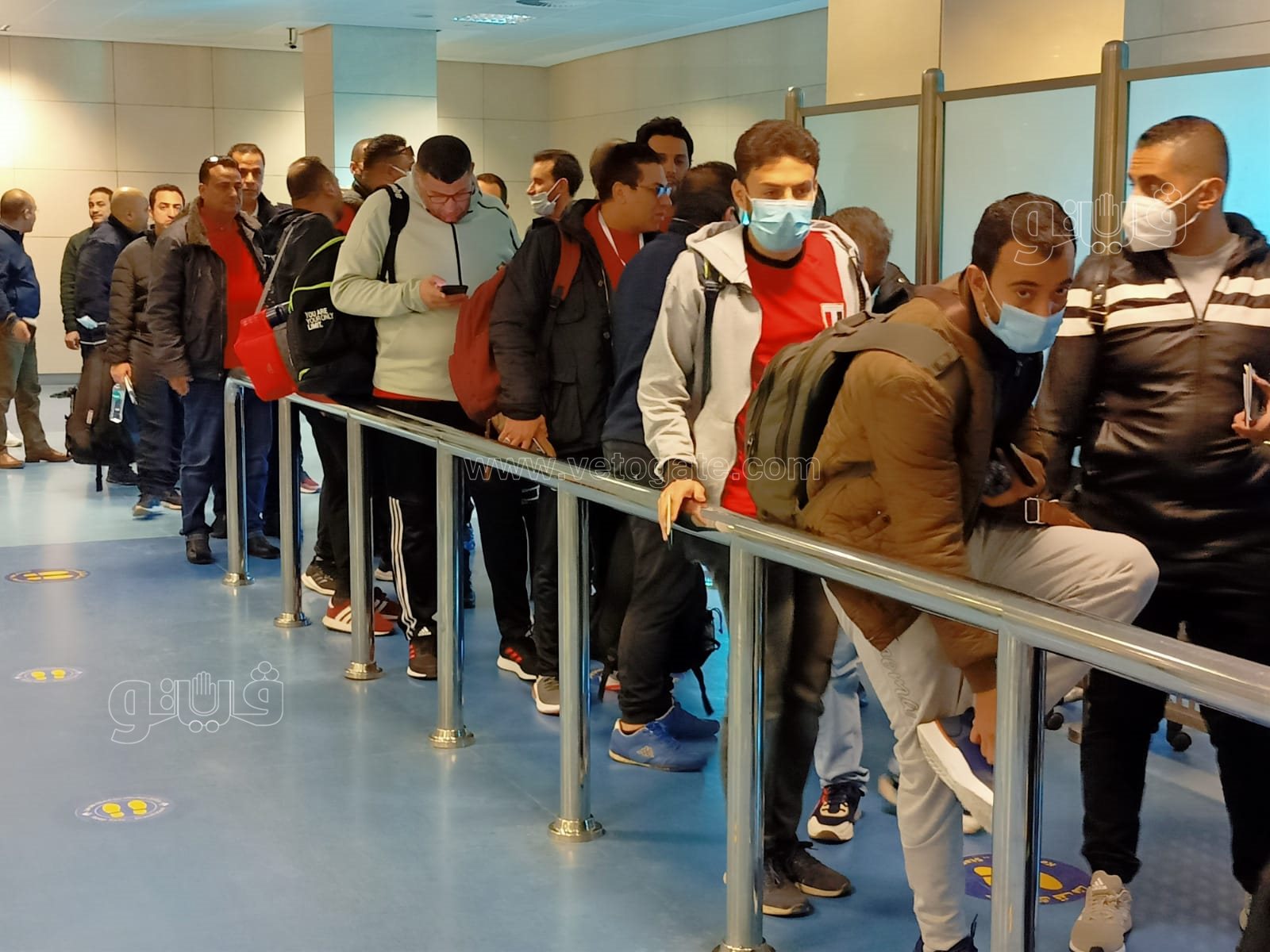 احتشاد الجماهير المصرية بمطار القاهرة للسفر للكاميرون لمساندة المنتخب13