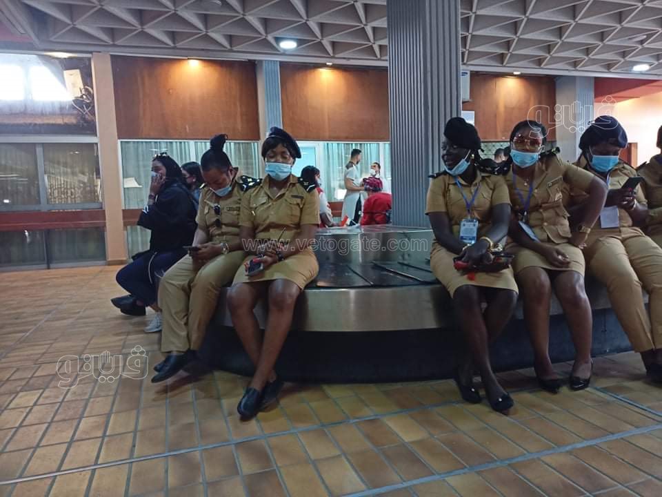 بالأعلام المصرية.. وصول الجماهير لمطار الكاميرون لتشجيع المنتخب أمام نيجيريا2