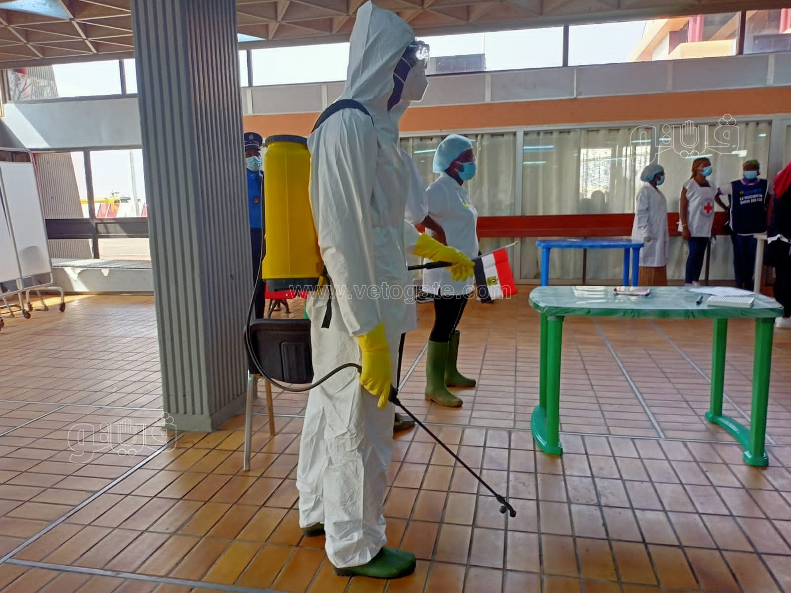 بالأعلام المصرية.. وصول الجماهير لمطار الكاميرون لتشجيع المنتخب أمام نيجيريا9