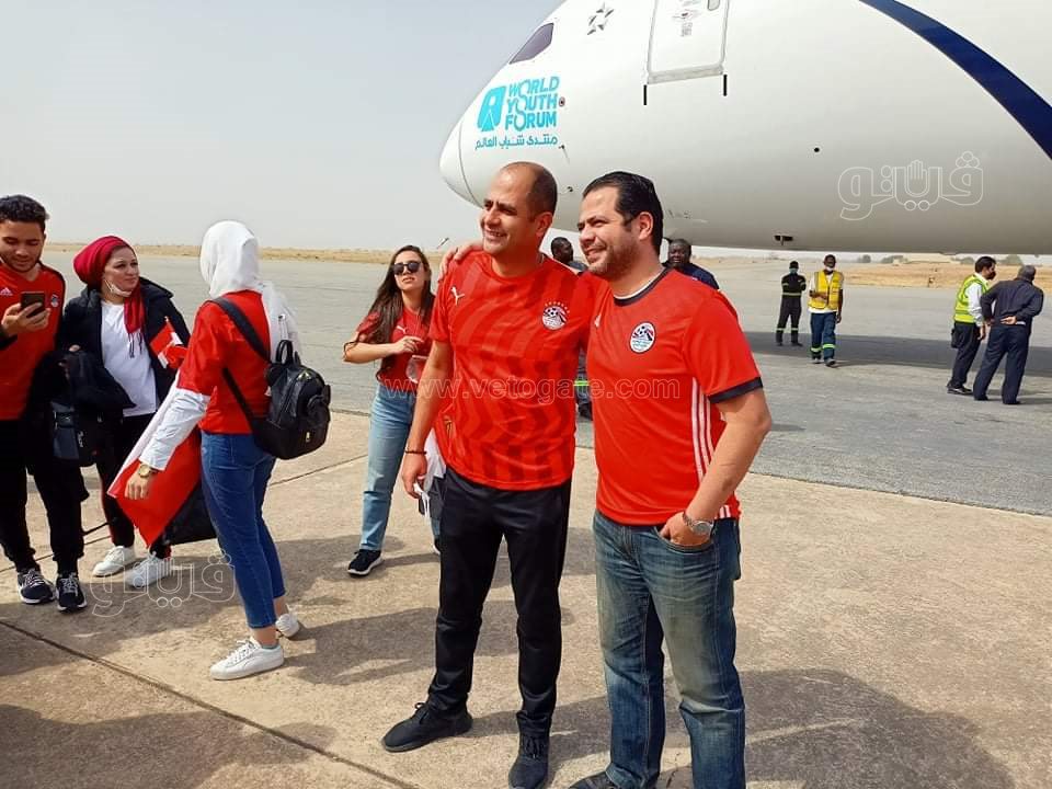بالأعلام المصرية.. وصول الجماهير لمطار الكاميرون لتشجيع المنتخب أمام نيجيريا5