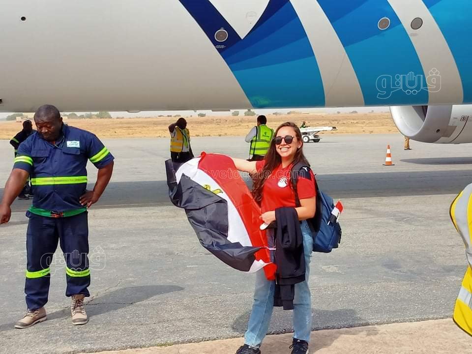 بالأعلام المصرية.. وصول الجماهير لمطار الكاميرون لتشجيع المنتخب أمام نيجيريا6