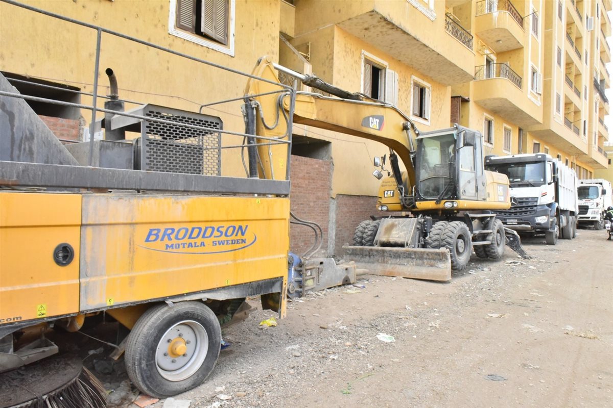 محافظ أسيوط يتفقد أعمال تطوير الحملة الميكانيكية بحي شرق