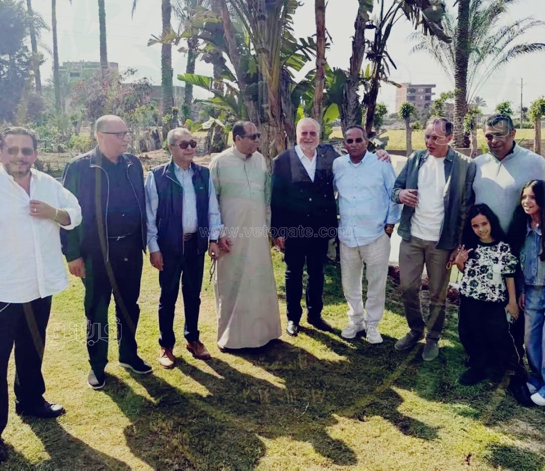 صور متداولة تُشعل مواقع التواصل بعد زيارة ملك مصر السابق لمحافظة الشرقية،فيتو