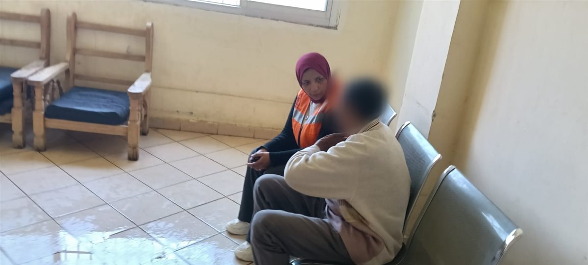 جانب من عمل فريق التضامن الاجتماعي بالإسماعيلية لإغاثة المسنين بلا مأوي،فيتو