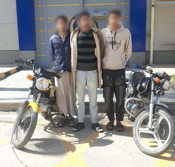 ضبط مرتكبي واقعة قيادة دراجتين ناريتين بشكل استعراضي بالتجمع الخامس، فيتو