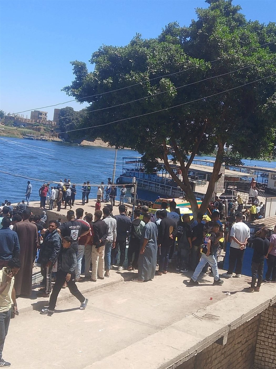 استخراج الجثث والسيارة الغارقة في حادث عبارة سوهاج