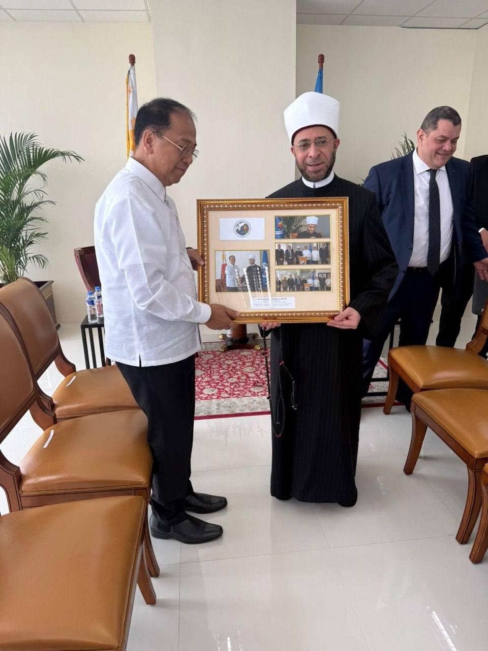 مستشار الرئيس الفلبيني للمصالحة والوحدة يستقبل وزير الأوقاف