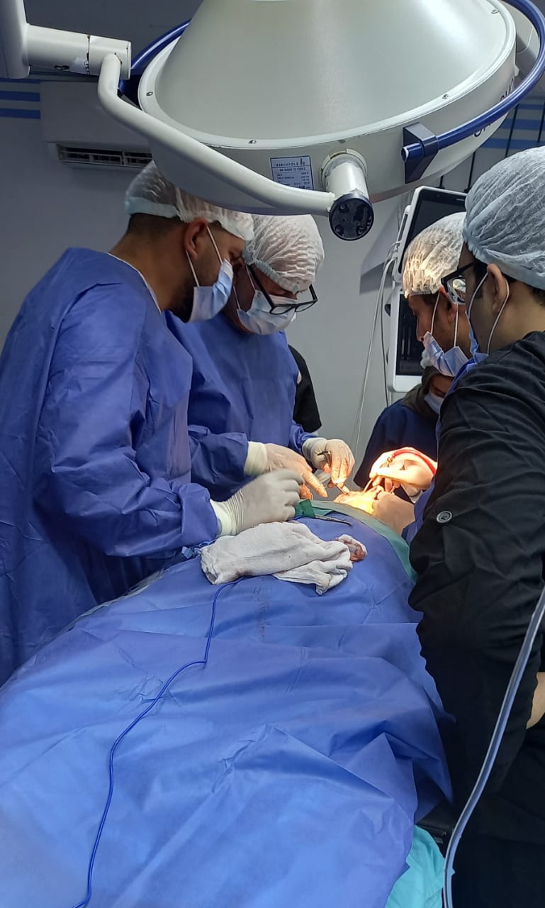 نجاح جراحة دقيقة لعلاج كسر بعظام الوجه والفكين بمستشفى المحلة العام