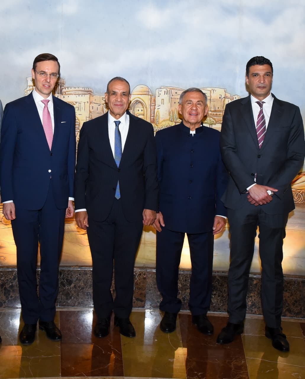 وزير الخارجية يبحث مع رئيس جمهورية تتارستان