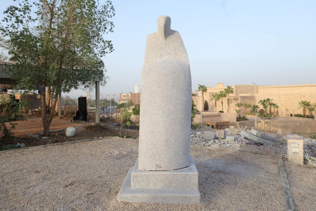 &nbsp;أعمال فنية من سبموزيوم أسوان بميادين السويس