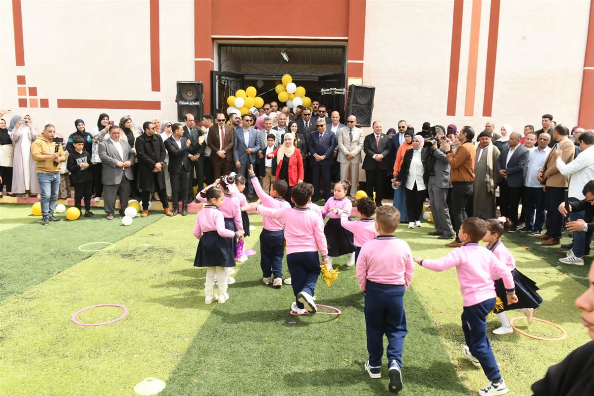 محافظ الدقهلية يفتتح مدرسة محمود نبيه الرسمية المتميزة للغات بمدينة الكردي