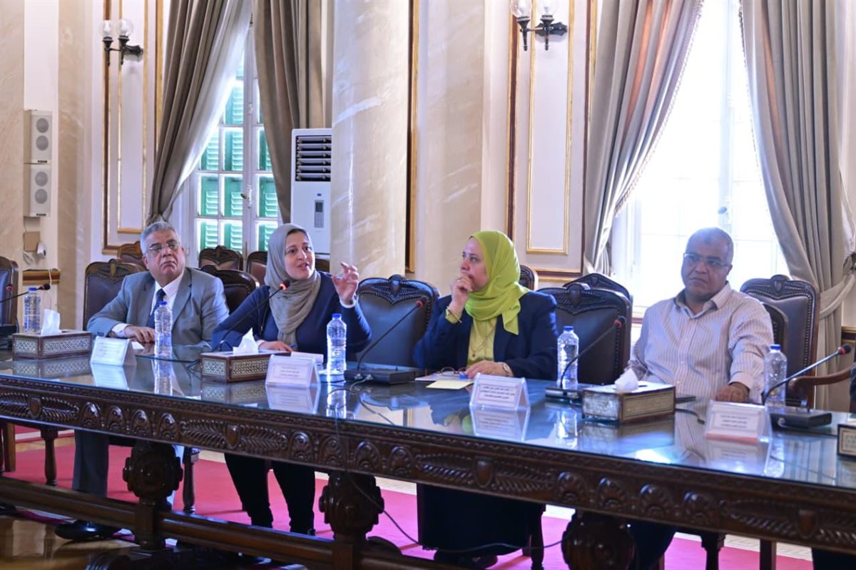 رئيس جامعة القاهرة يترأس اجتماع مجلس شئون التعليم والطلاب