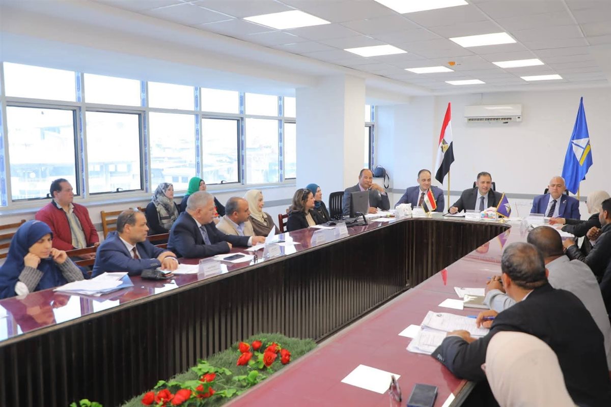 محافظ دمياط يطلق مبادرة المحافظ هيجيلك من قلب مجلس المدينة
