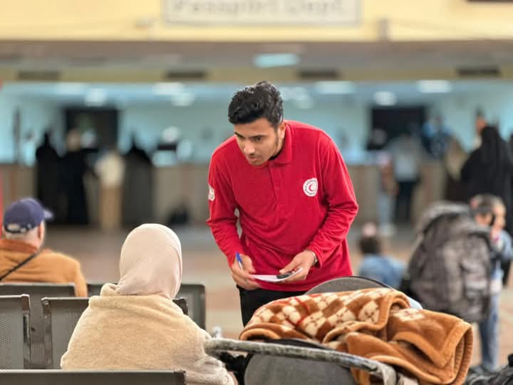 الهلال الأحمر المصري يستقبل الدفعة 36 من مصابي غزة