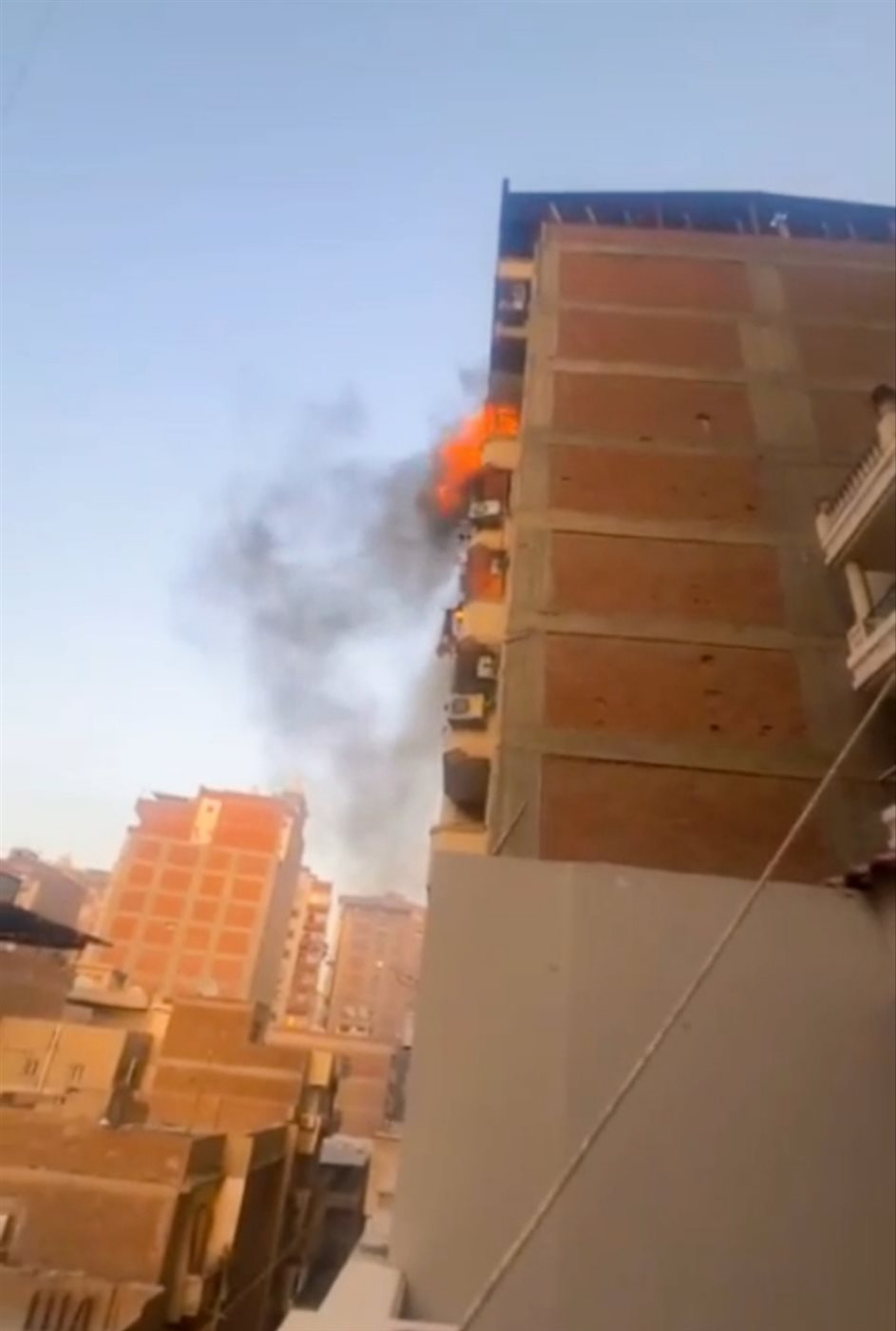 حريق بشقة سكنية في المحلة الكبرى وامتداد النيران لستائر شقق مجاورة
