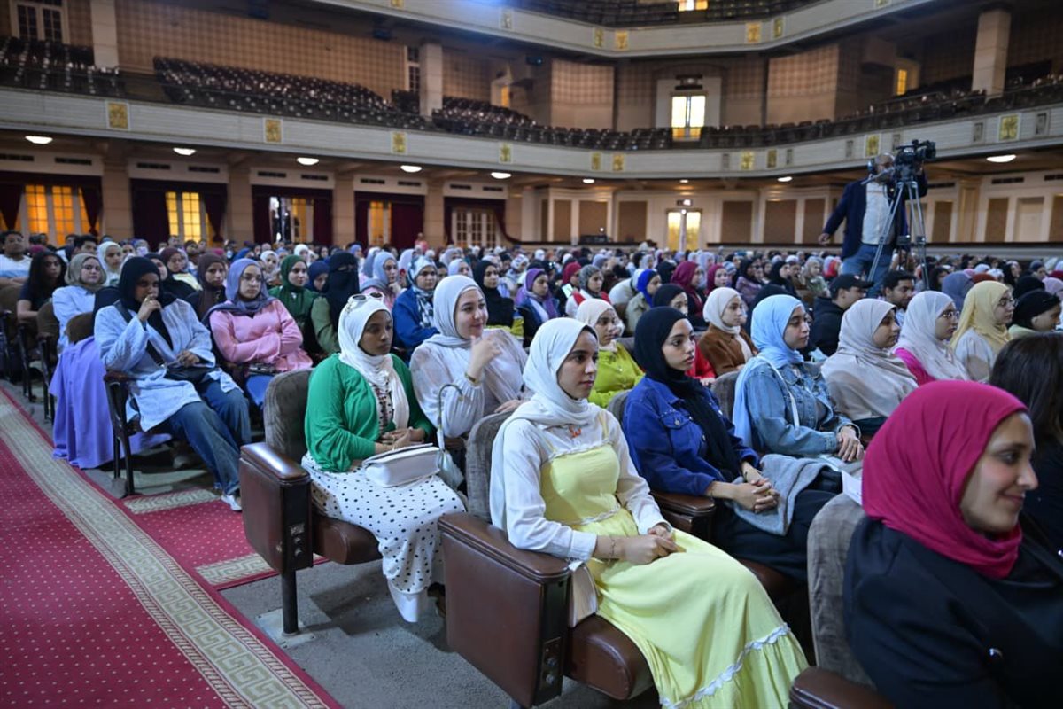 ندوة دور الفن تنمية الوعي