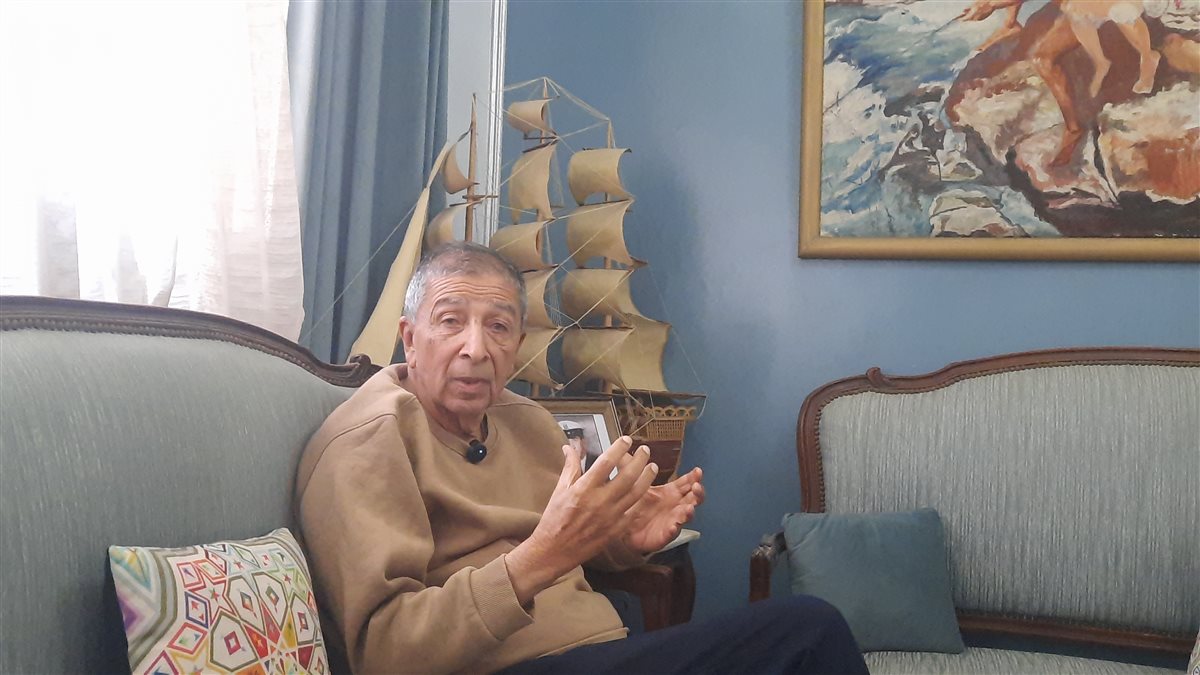 جانب من لقاء الربان وسام حافظ بطل من أبطال التحرير،فيتو