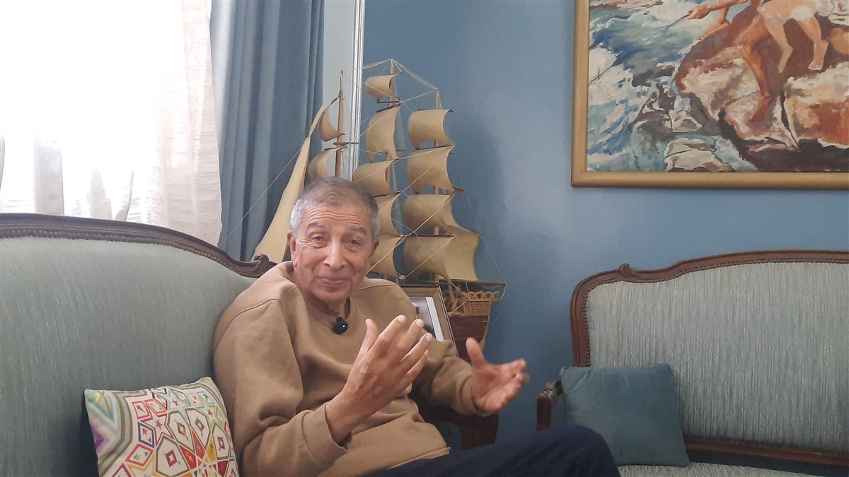 جانب من لقاء الربان وسام حافظ بطل من أبطال التحرير،فيتو