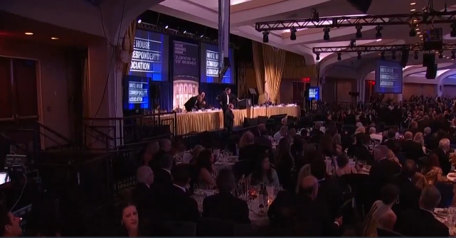 محاولة اغتيال ترامب أثناء حضوره حفل عشاء بالبيت الأبيض واعتقال مطلق النار