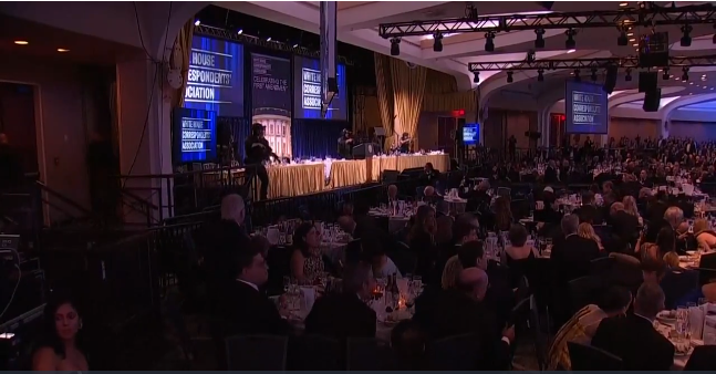 محاولة اغتيال ترامب أثناء حضوره حفل عشاء بالبيت الأبيض واعتقال مطلق النار