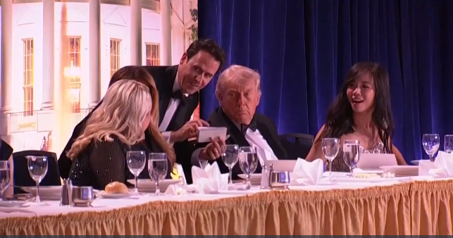 محاولة اغتيال ترامب أثناء حضوره حفل عشاء بالبيت الأبيض واعتقال مطلق النار