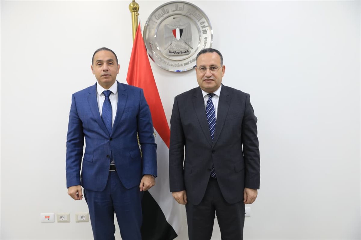 وزير التعليم العالي يبحث آليات نشر الثقافة المالية لطلاب الجامعات