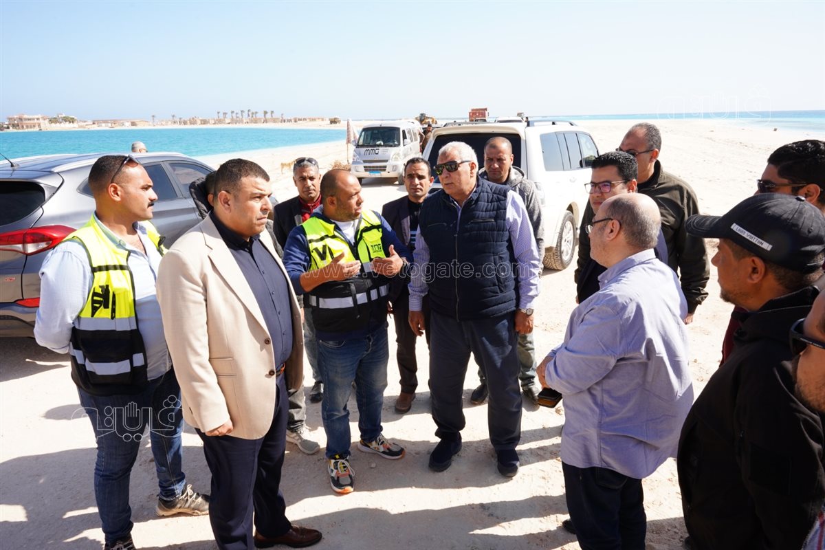 أعمال تكريك الممر الملاحي الرابط بين منطقة البوسيت وشاطئ الغرام