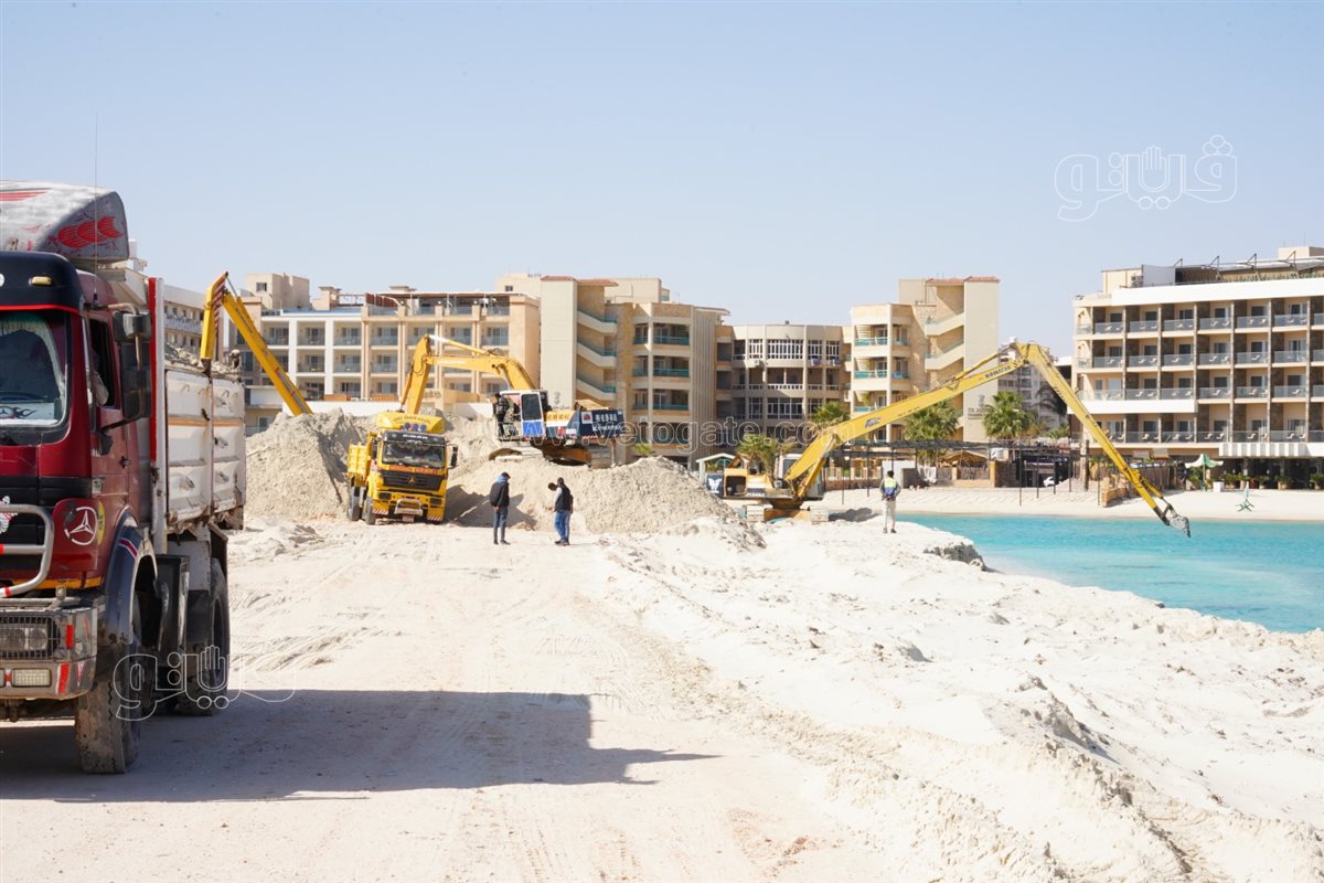 أعمال تكريك الممر الملاحي الرابط بين منطقة البوسيت وشاطئ الغرام