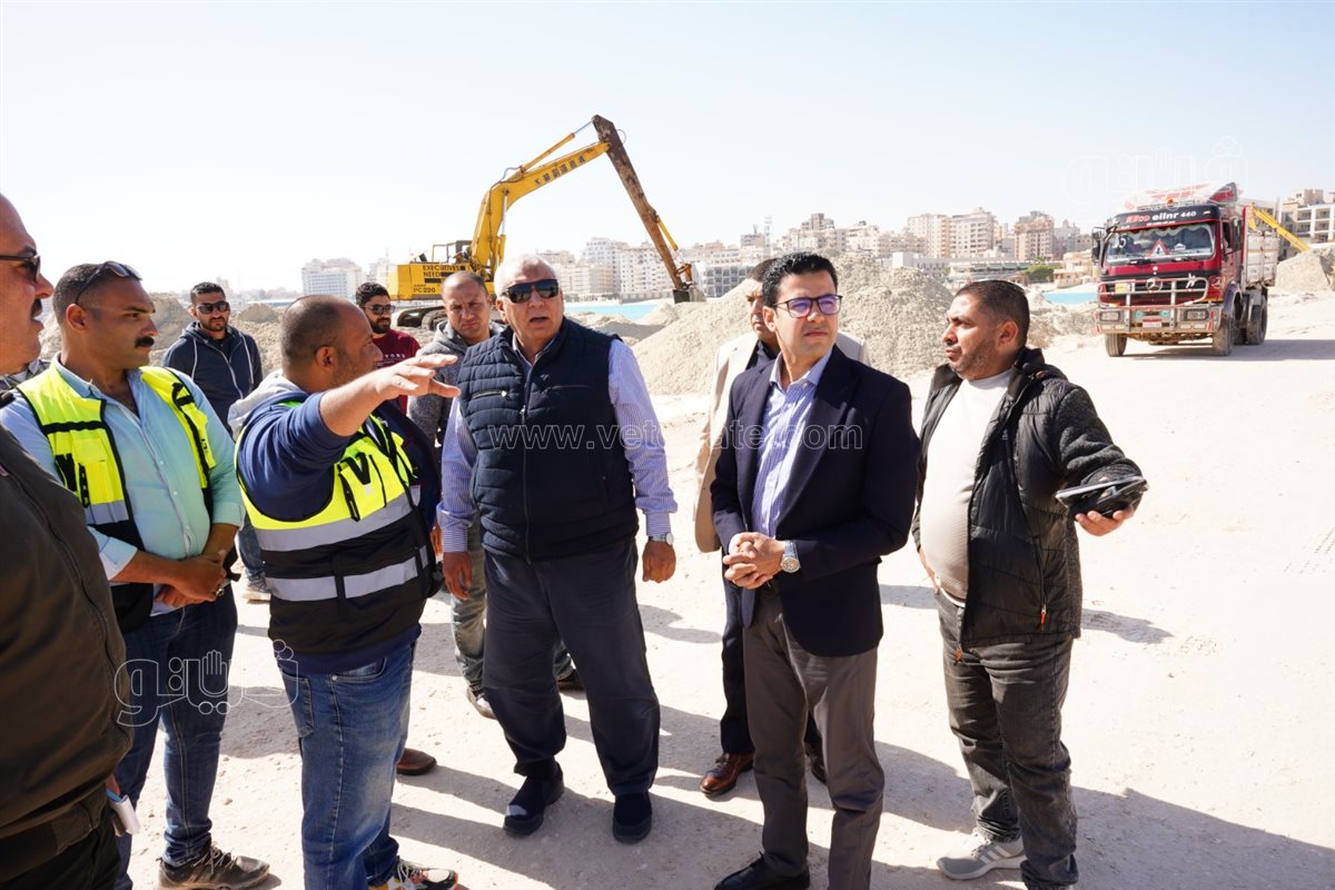أعمال تكريك الممر الملاحي الرابط بين منطقة البوسيت وشاطئ الغرام