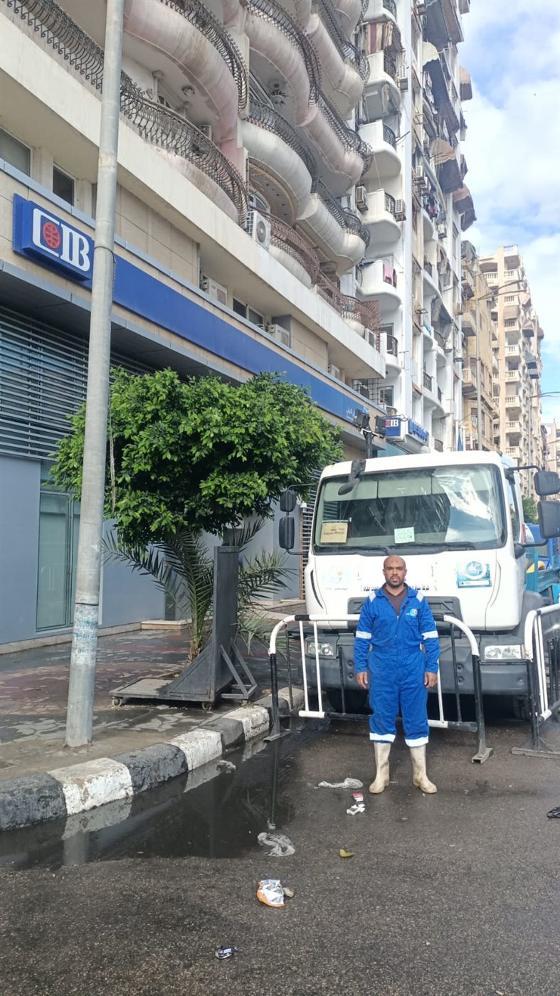 جانب من أعمال شفط المياه،فيتو